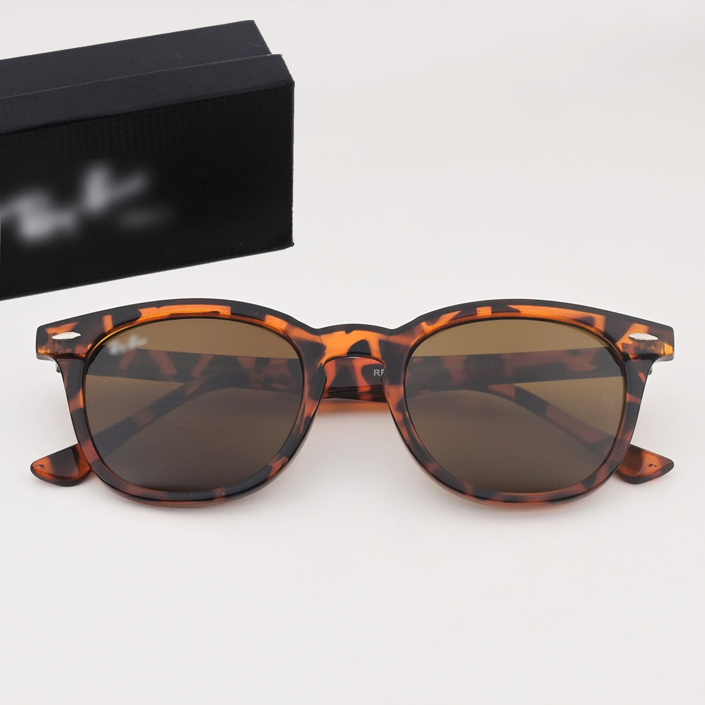 LuxStand RayRound 65